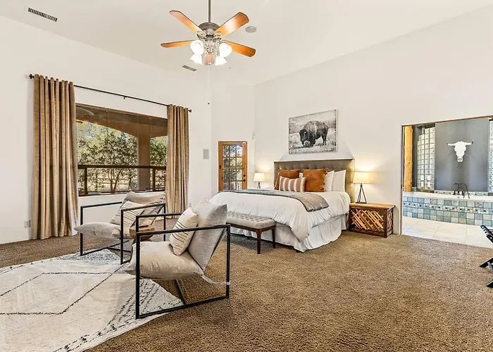 Villa Bliss Estates -sleeps 16- Hot Tub