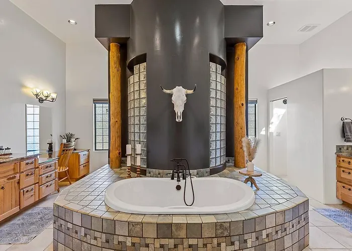 Bliss Estates -sleeps 16- Hot Tub Villa