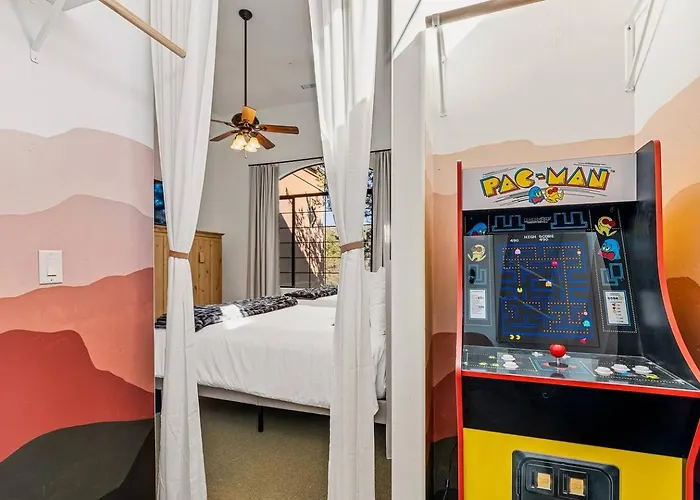Bliss Estates -sleeps 16- Hot Tub Villa