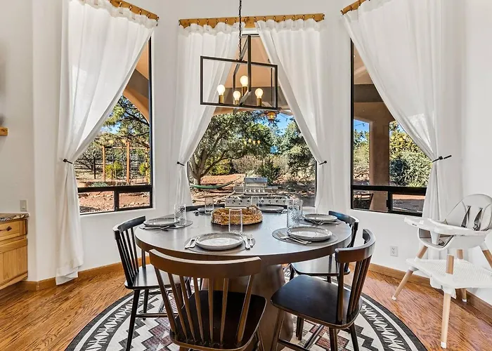 Bliss Estates -sleeps 16- Hot Tub Villa