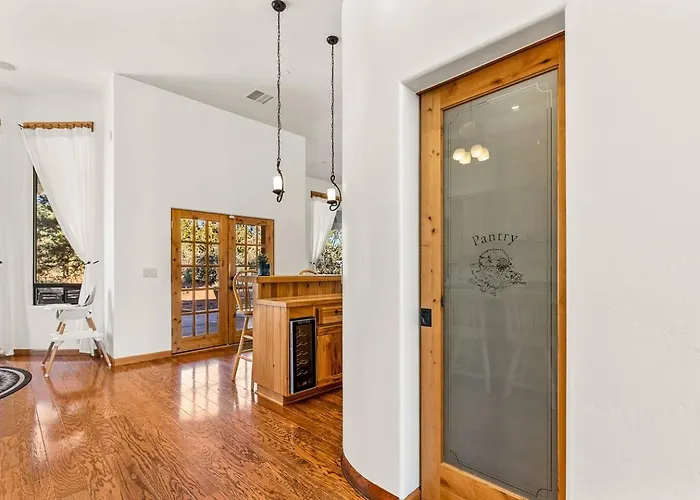 Bliss Estates -sleeps 16- Hot Tub