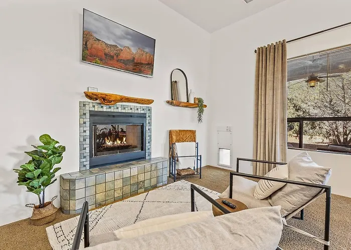 Bliss Estates -sleeps 16- Hot Tub Villa