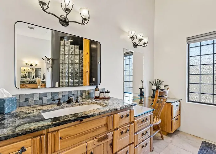 Villa Bliss Estates -sleeps 16- Hot Tub *