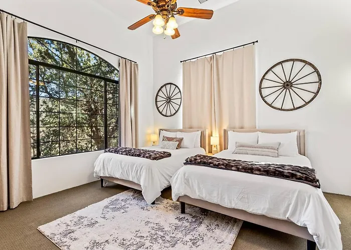 Bliss Estates -sleeps 16- Hot Tub
