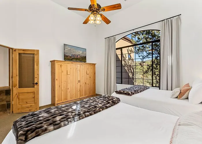 Bliss Estates -sleeps 16- Hot Tub *