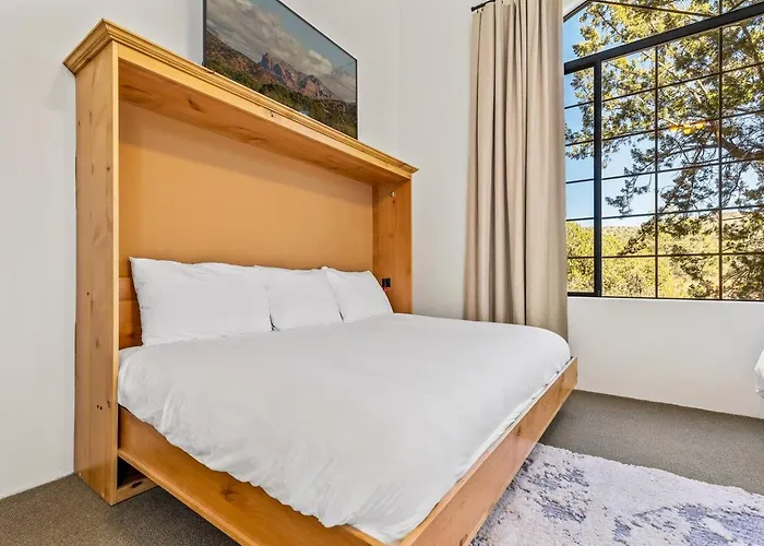 Bliss Estates -sleeps 16- Hot Tub