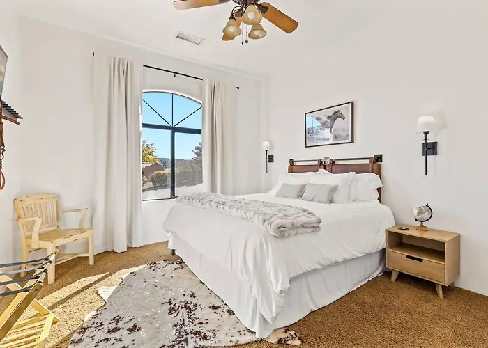 Bliss Estates -sleeps 16- Hot Tub Villa