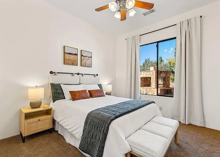 Villa Bliss Estates -sleeps 16- Hot Tub