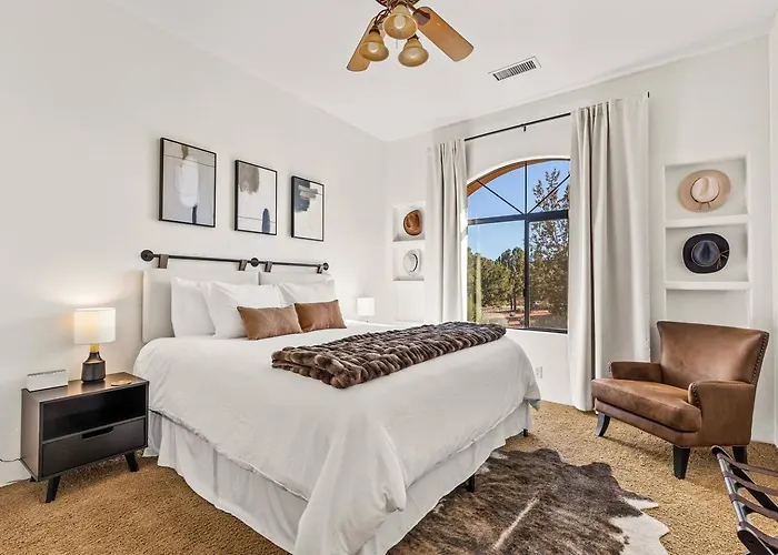 Bliss Estates -sleeps 16- Hot Tub Villa *