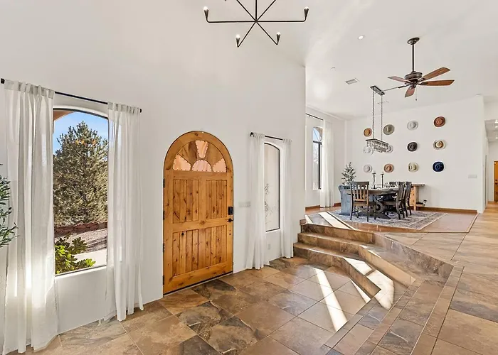 Bliss Estates -sleeps 16- Hot Tub Villa