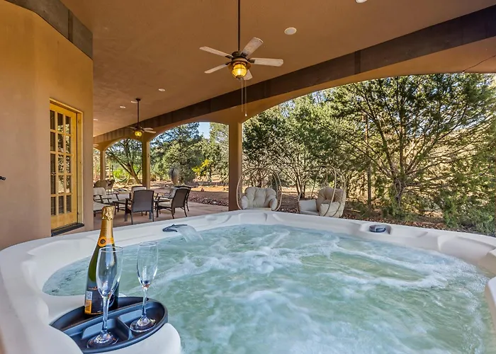 Bliss Estates -sleeps 16- Hot Tub Villa