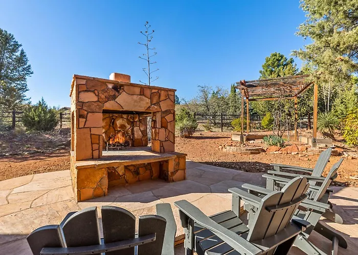 Bliss Estates -sleeps 16- Hot Tub