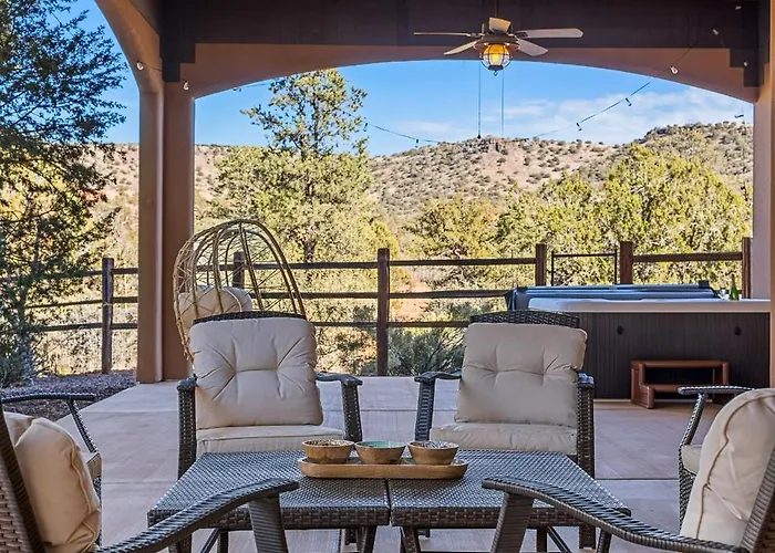 Bliss Estates -sleeps 16- Hot Tub Villa